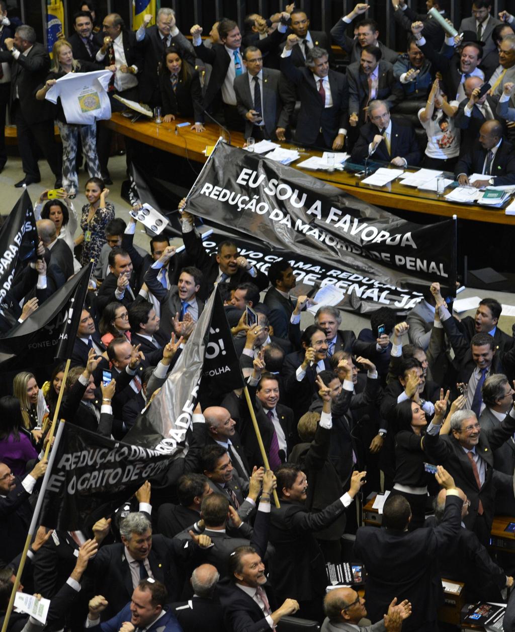 Deputados a favor da redução: votação foi questionada no STF. | Fábio Rodrigues Pozzebom/Agência Brasil