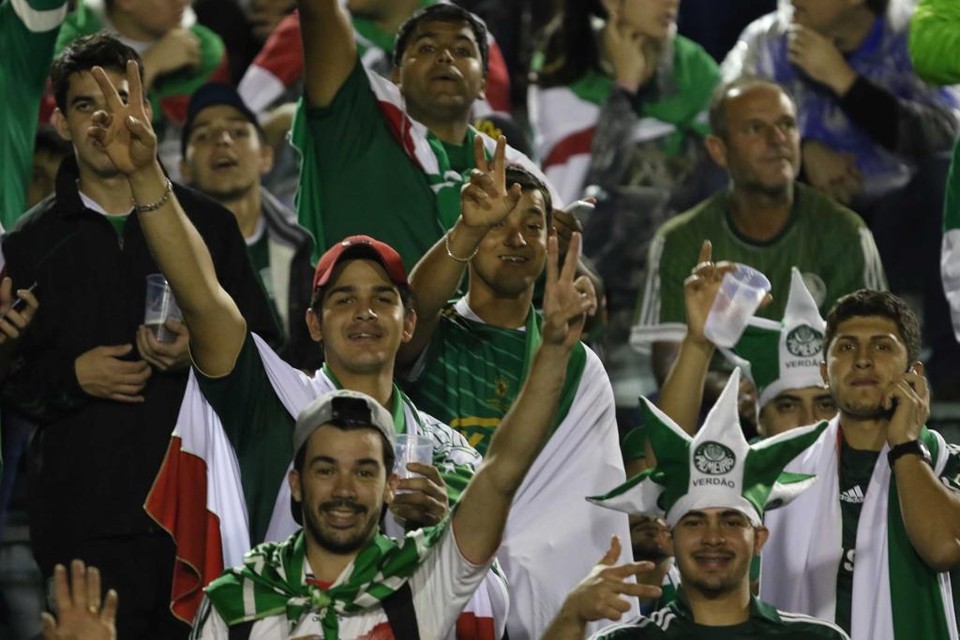 A torcida de Londrina recebeu o Palmeiras como um time da casa e saiu satisfeita com a classificação. | Célio Messias/Folhapress