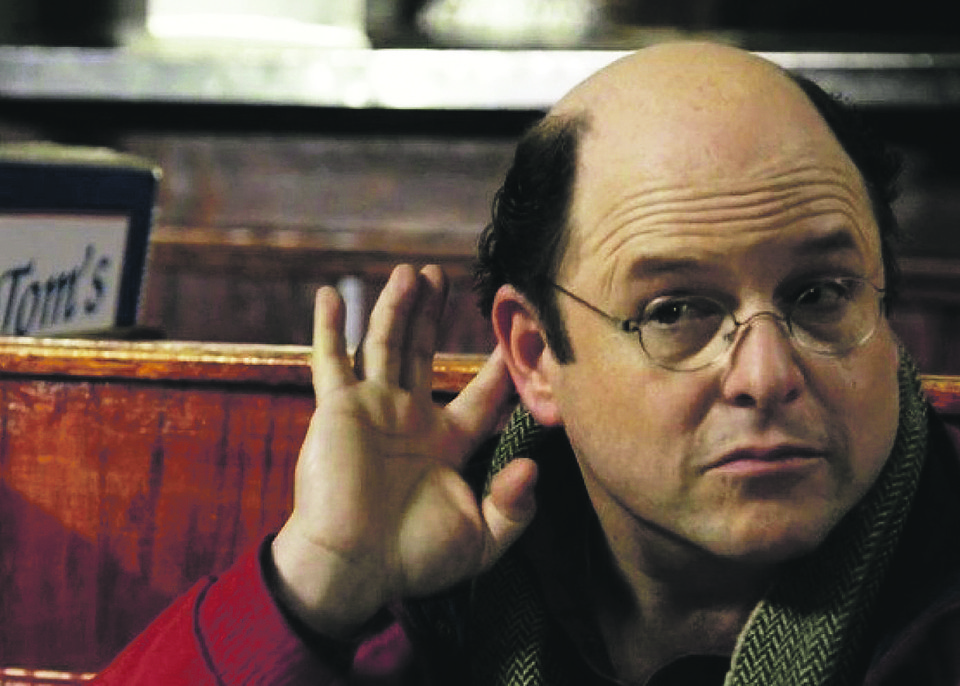 Jason Alexander no papel de George Costanza, um dos personagens da série noventista “Seinfeld”. | NBC/Getty Images