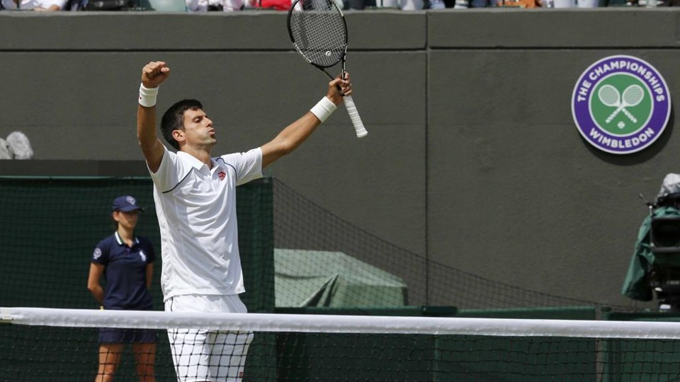 Após adiamento, Djokovic confirma virada sobre Anderson Novak Djokovic não esconde o sentimento de alívio ao derrotar Kevin Anderson nas oitavas de final de Wimbledon. | Suzanne Plunkett/Reuters
