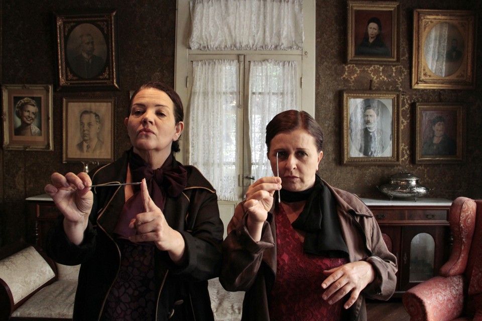 Atrizes se alternam no palco em “A Volta” | Divulgação/