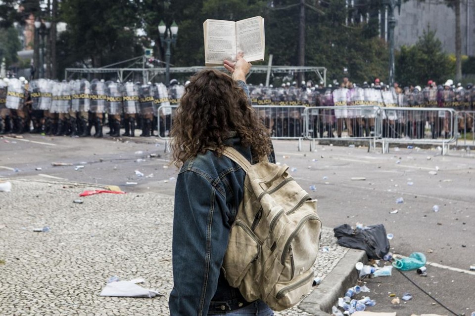 Embate entre servidores públicos e a Polícia Militar (PM) terminou com 213 feridos; nenhum deles policial | Brunno Covello/Gazeta do Povo/Arquivo