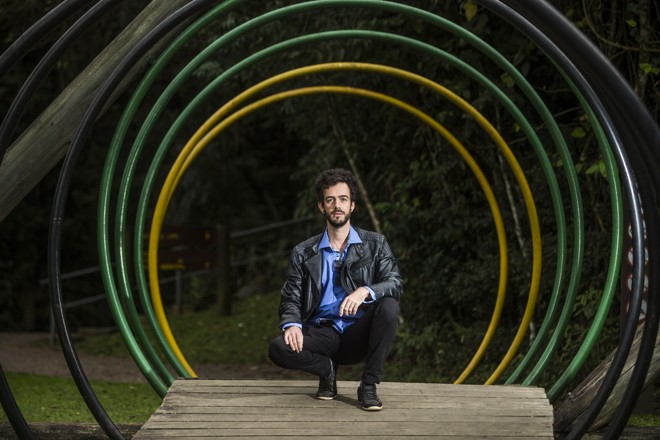 Em seu estudo, Guerrer vai verificar o rigor científico da telepatia colocando pessoas para interferir num objeto com o poder da mente. | Brunno Covello/Gazeta do Povo