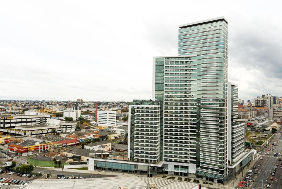 Novos arranha-céus mudam o cenário urbano de Curitiba. | Hugo Harada/Gazeta do Povo