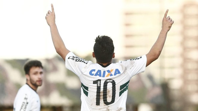 Raphael Veiga comemora o gol na goleada por 4 a 0 sobre o Andraus. | Hugo Harada/Gazeta do Povo