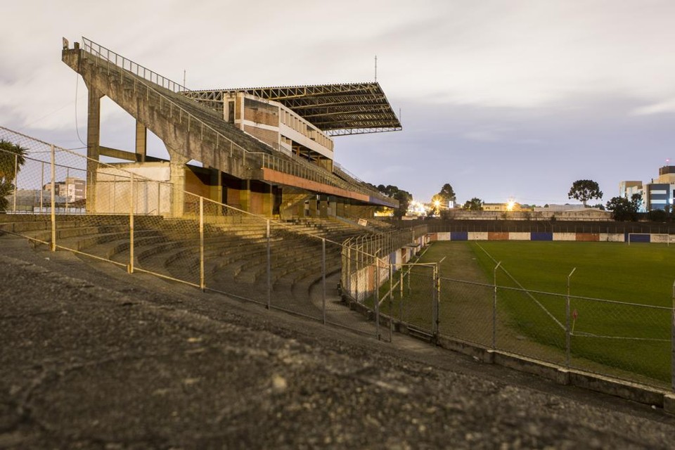 Decisão sobre a venda da Vila Olímpica deve ficar para o fim do ano. | Marcelo Andrade/Gazeta do Povo