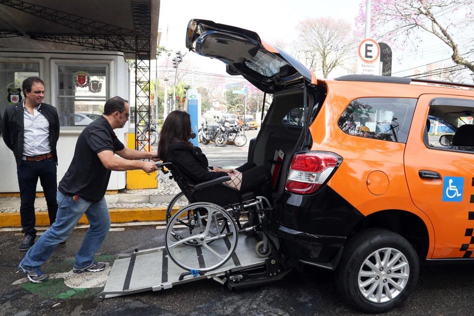 Veículos adaptados são facilmente localizados com o aplicativo Central Táxi | Jaelson Lucas/Divulgação Prefeitura de Curitiba