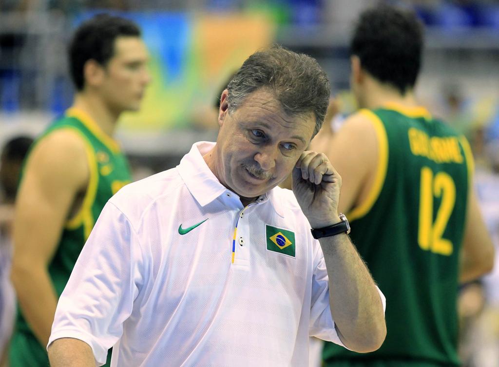 Ruben Magnano, técnico da seleção brasileira masculina de basquete: equipe pode ser suspensa por dois anos pela Fiba. | Lucy Nicholson/Reuters