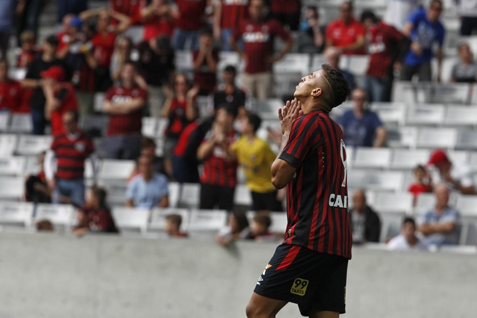 Cryzan voltou ao time do Atlético contra a Chapecoense | Antônio More/Gazeta do Povo