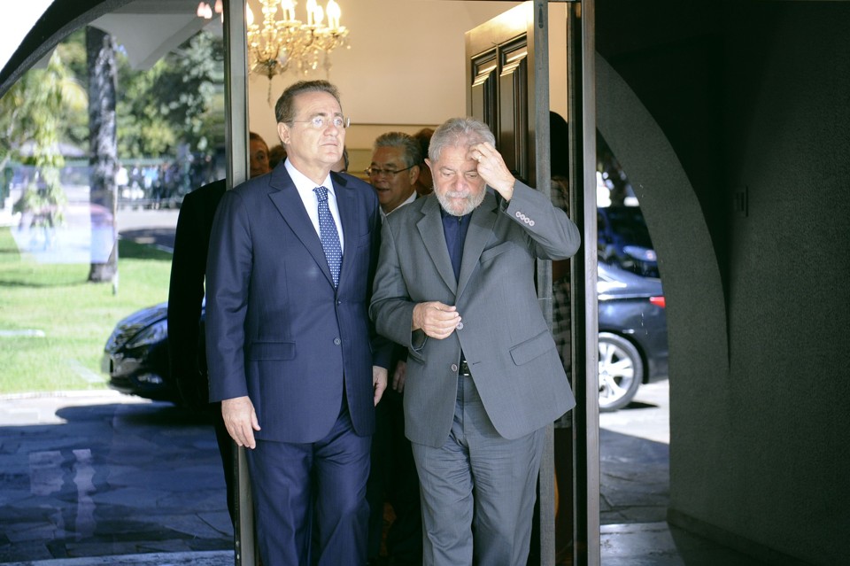 Lula deixa a casa de Renan Calheiros  após reunião para aparar arestas com um dos líderes do PMDB. | Marcos Oliveira/Agência Senado
