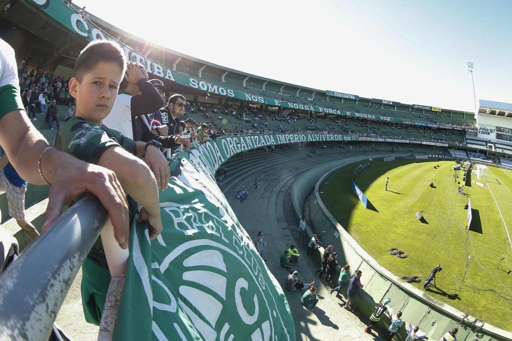 Torcida do Coritiba poderá pagar menos para assistir à partida contra o Goiás no Couto Pereira. | Hugo Harada/Gazeta do Povo