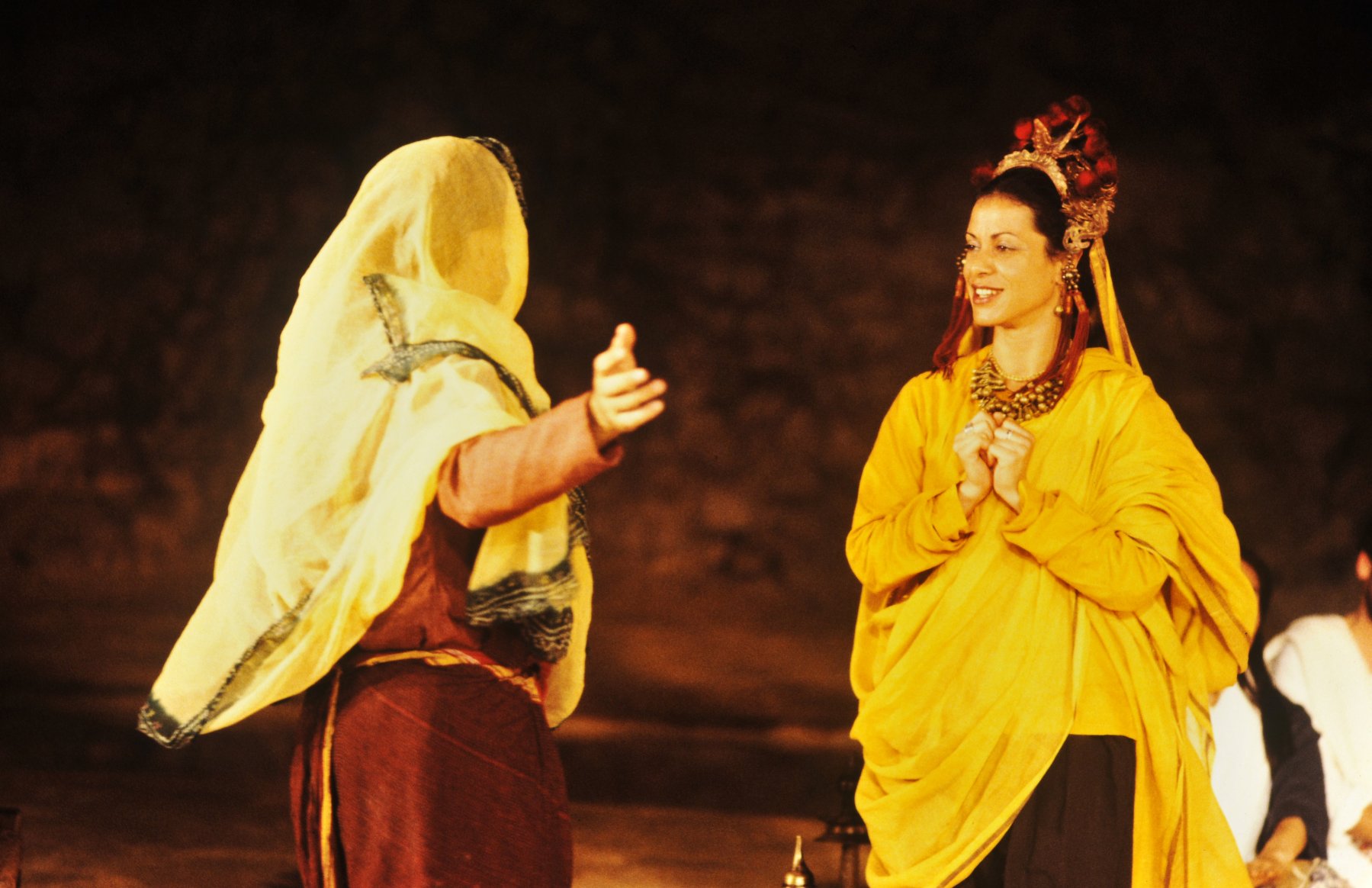 Inovação: encenação de “Mahabaratha”, peça de 1985, usou convenções minimalistas que fariam escola. | Daniel Cande/Wikimedia Commons