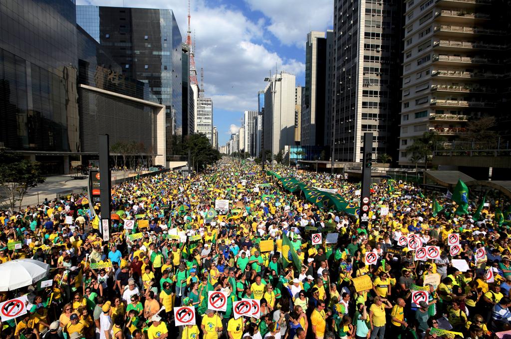 Multidão na Avenida Paulista: São Paulo foi, novamente, a cidade que reuniu mais manifestantes no país. Foram 350 mil segundo a Polícia Militar. | Paulo Whitaker/Reuters