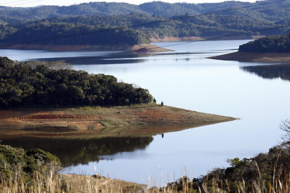 Represa do Capivari: as perdas causadas nos últimos dois anos pela seca para as geradoras de energia elétrica são bilionárias e já levou a um forte aumento das tarifas para o consumidor | Albari Rosa/Gazeta do Povo