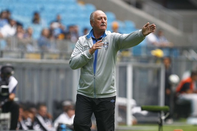 19/5/2015 - Ídolo no Grêmio, Felipão entregou o cargo logo após a segunda rodada do Brasileirão. Em 2015, o time perdeu mais uma vez o Campeonato Gaúcho para o rival Inter e começou o Nacional com um empate e uma derrota. | Foto: Lucas Uebel/Grêmio FBPA