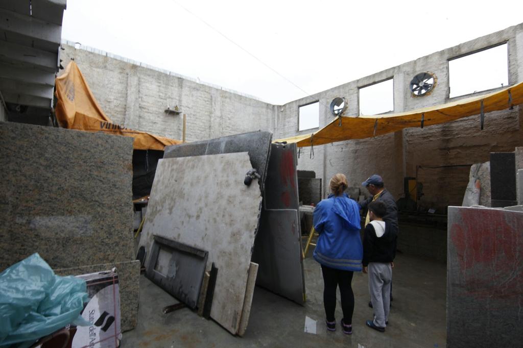 Marmoraria em Campo Largo, na RMC, teve o telhado arrancado pela força dos ventos | Aniele Nascimento/Gazeta do Povo