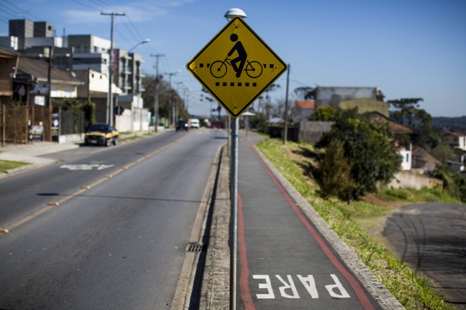 Mobilidade: ciclovias acompanham toda extensão da avenida. | Brunno Covello/Gazeta do Povo