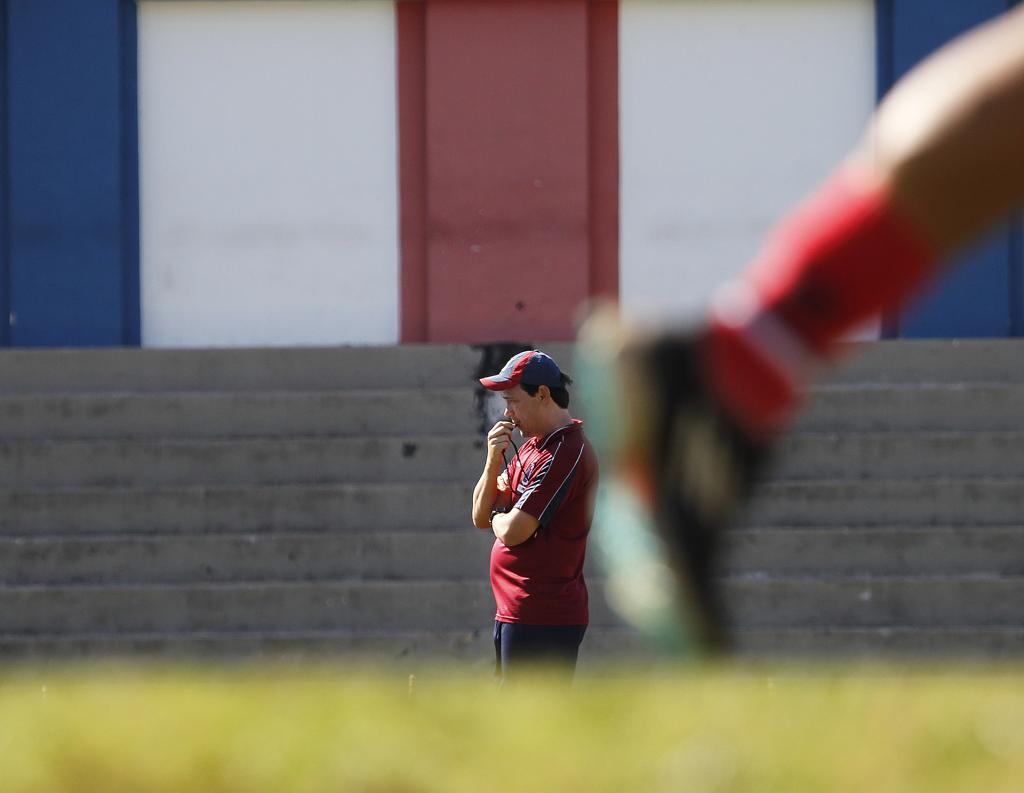 Fernando Diniz atrela permanência no clube à permanência dos paranistas do bem: jogo político. | Jonathan Campos/Gazeta do Povo