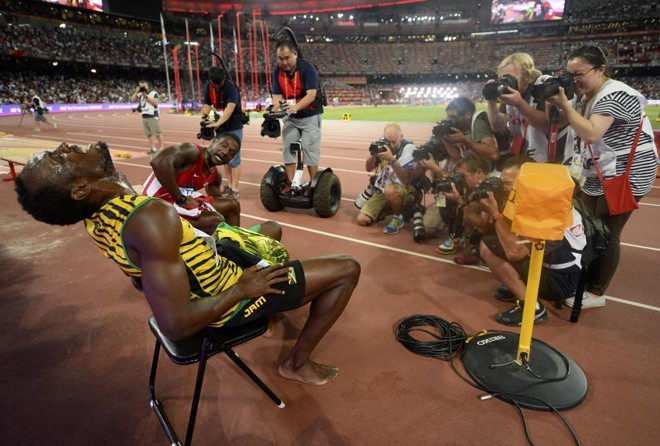 Sentado ao lado do rival Justin Gatlin, Usain Bolt posa descontraído – e feliz – para as fotos no Ninho do Pássaro. | DYLAN MARTINEZ/REUTERS