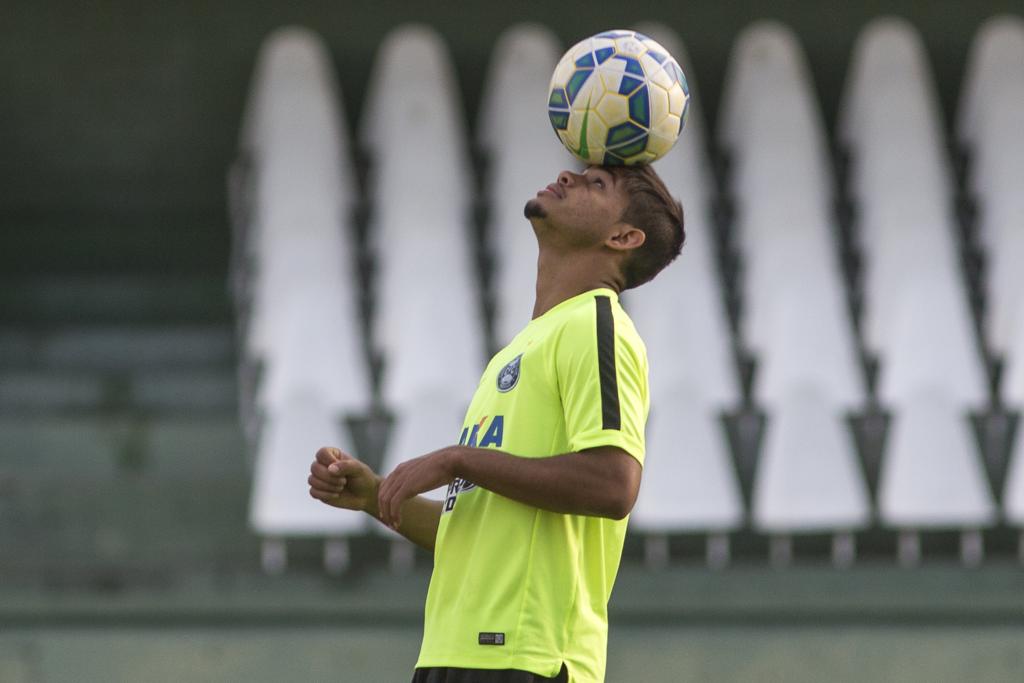 Herói da vitória sobre o Vasco pelo Brasileiro, o atacante Evandro está confirmado para o jogo contra o Grêmio. | Marcelo Andrade/Gazeta do Povo