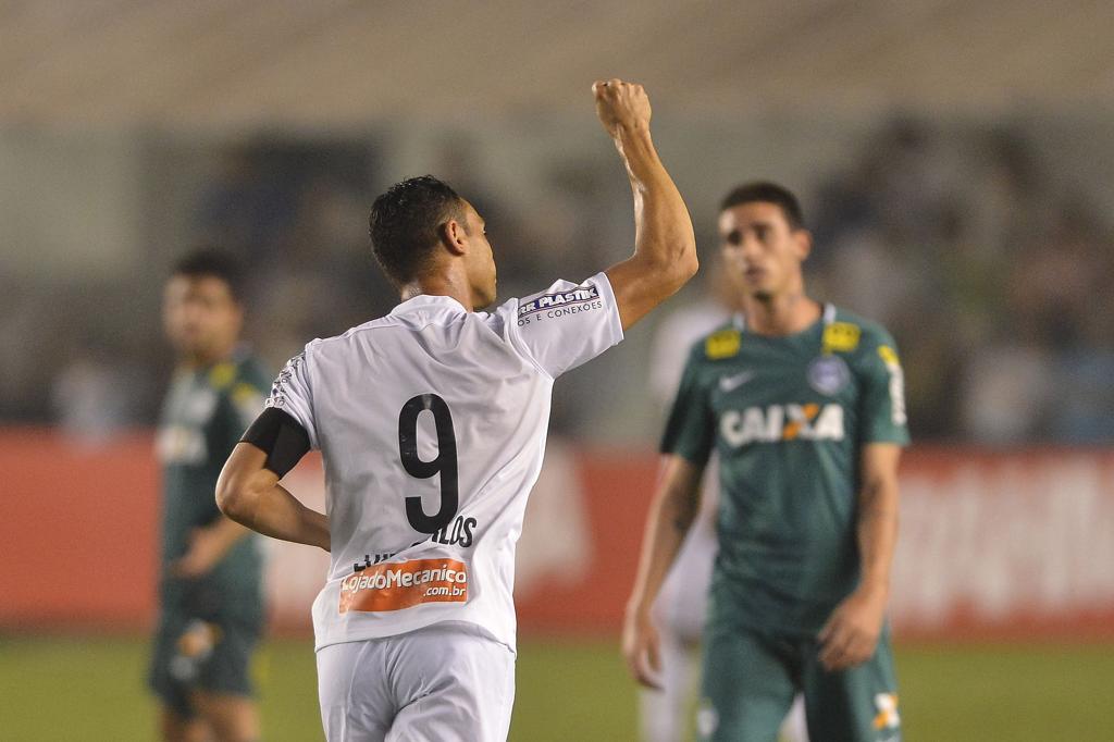 Ricardo Oliveira comemora o terceiro gol santista, aos 14 do segundo tempo, contra o Coritiba | /Folhapress