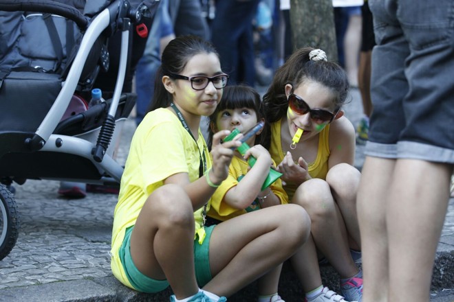 Crianças acompanham a manifestação no Centro de Curitiba. | Henry Milléo/Gazeta do Povo