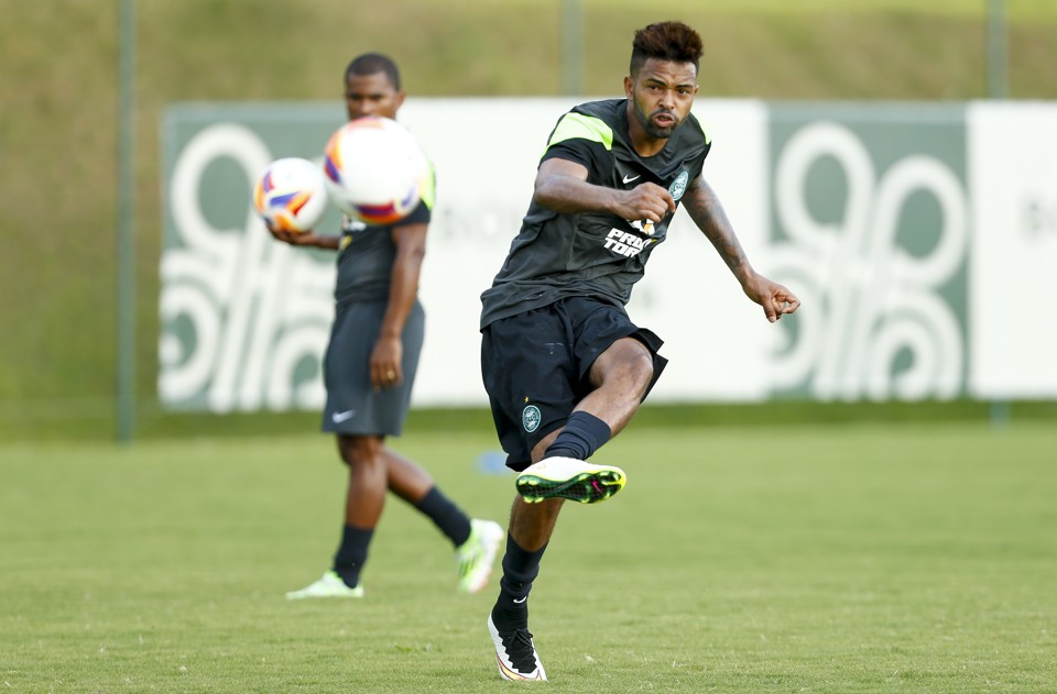 O atacante Giva anotou apenas um gol com a camisa do Coritiba, diante da Ponte Preta, pela Copa do Brasil. | Hugo Harada/Gazeta do Povo