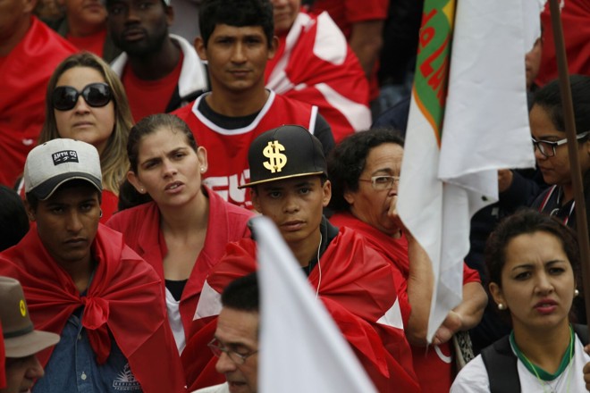 No Paraná os manifestantes também repudiam o risco de demissões a serem realizadas pelo banco HSBC, que foi comprado pelo Bradesco em junho e, com isso, colocou em xeque milhares de empregados. | Jonathan Campos/Gazeta do Povo
