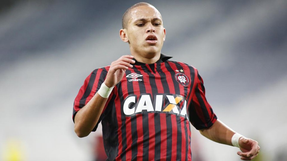 Marcos Guilherme entrou no segundo tempo contra o Inter improvisado na lateral direita. | Giuliano Gomes/Gazeta do Povo