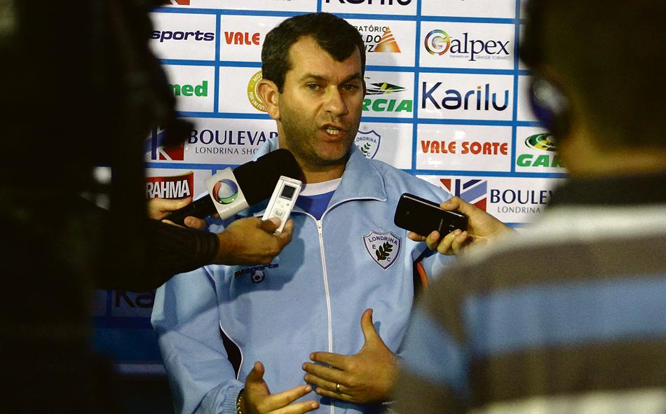 Tencati, técnico do Londrina, tem problemas para o confronto direto contra o Juventude, em Caxias. | Gilberto Abelha/Jornal de Londrina