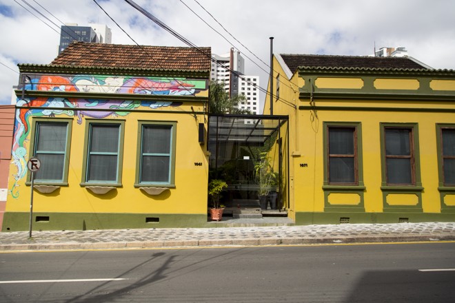 Prédios antigos sobrevivem na extensão da via. | Henry Milleo/Gazeta do Povo