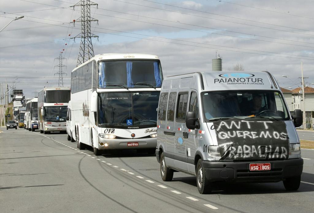 Cerca de duzentos veículos, segundo a PRF, aderiram à mobilização | Aniele Nascimento/Gazeta do Povo