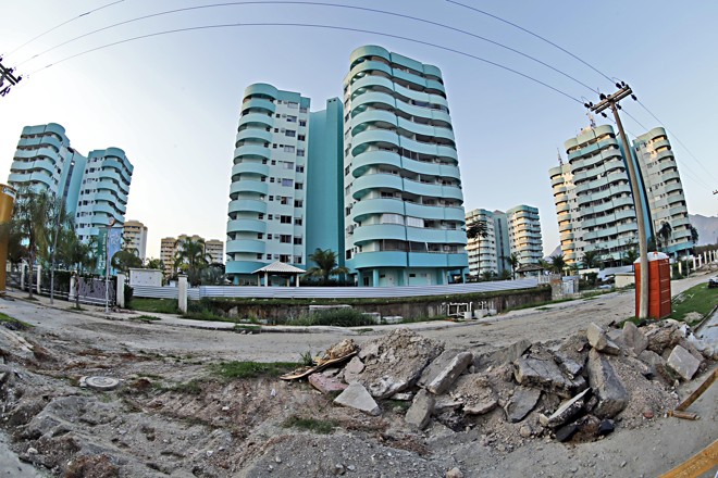 Vila Pan-Americana chamada de Vila do Pan na Barra da Tijuca no Rio de Janeiro, que foi construída para os jogos Pan-Americana de 2007 e que está com problemas estruturais nas ruas de acesso da vila. | Albari Rosa/Gazeta do Povo