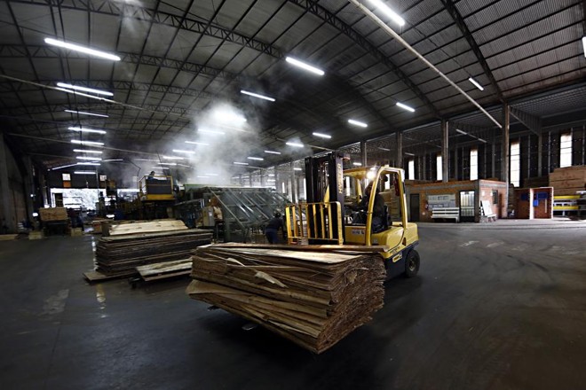 Indústria registra demanda intensa para exportação graças a desvalorização do real frente ao dólar. | 