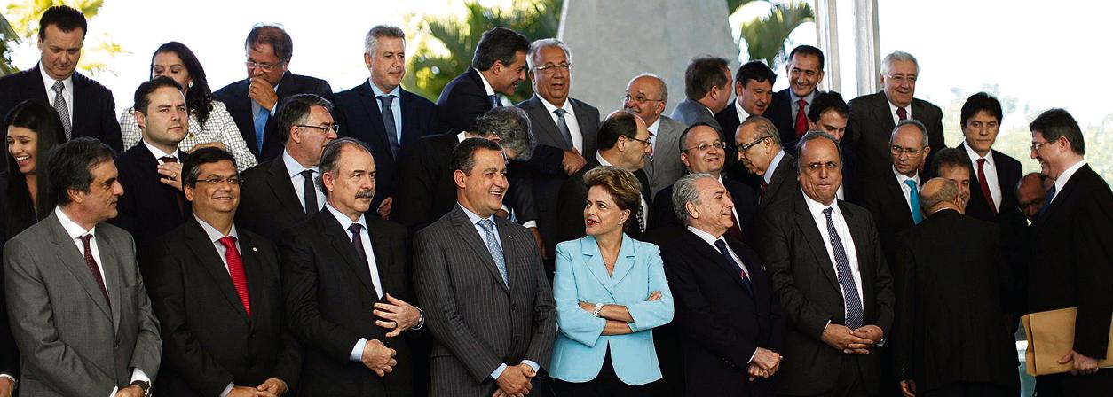 A presidente Dilma, na reunião com os governadores, pediu que eles conversem com as bancadas estaduais no Congresso para desarmar a “pauta-bomba”. | Ueslei Marcelino/Reuters