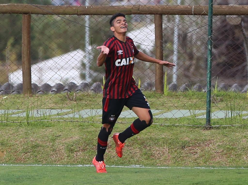 Bruno Nascimento marcou dois golaços contra o Paraná pela Taça FPF. | Ivonaldo Alexandre/Gazeta do Povo