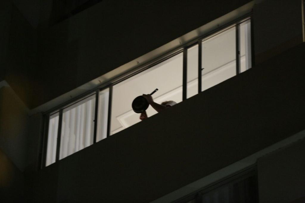 Panelaço em Curitiba nesta quinta (6). | Lineu Filho/Tribuna do Paraná