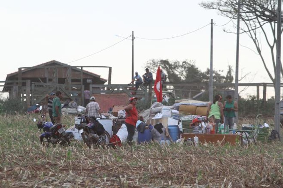 Cerca de 1,3 mil famílias invadiram fazenda em Londrina | Gilberto Abelha/Jornal de Londrina