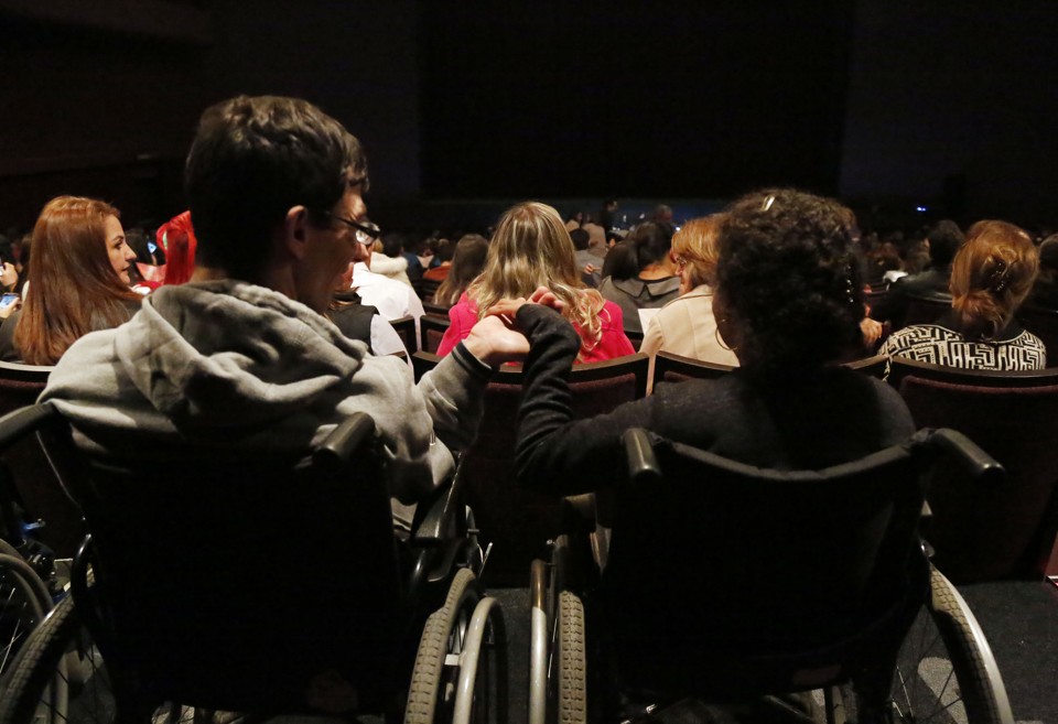 Grupo de seis cadeirantes assistiu ao balé na quinta-feira. | Pedro Serapio/Gazeta do Povo