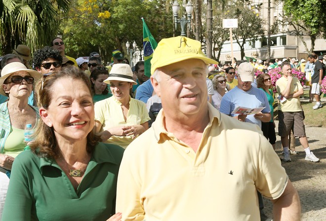 O casal Elizabeth e Aristides de Athayde Neto. |