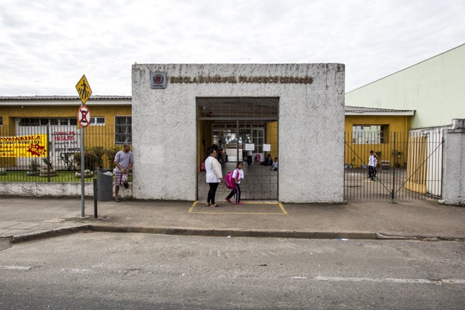 Fachada da Escola Municipal Francisco Derosso. | Brunno Covello/Gazeta do Povo