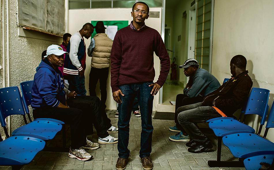 Padre Agler Cherizier, da Pastoral do Migrante - Regional Sul, viveu o boom da chegada dos migrantes e agora vê o fluxo minguar. | Brunno Covello/Gazeta do Povo