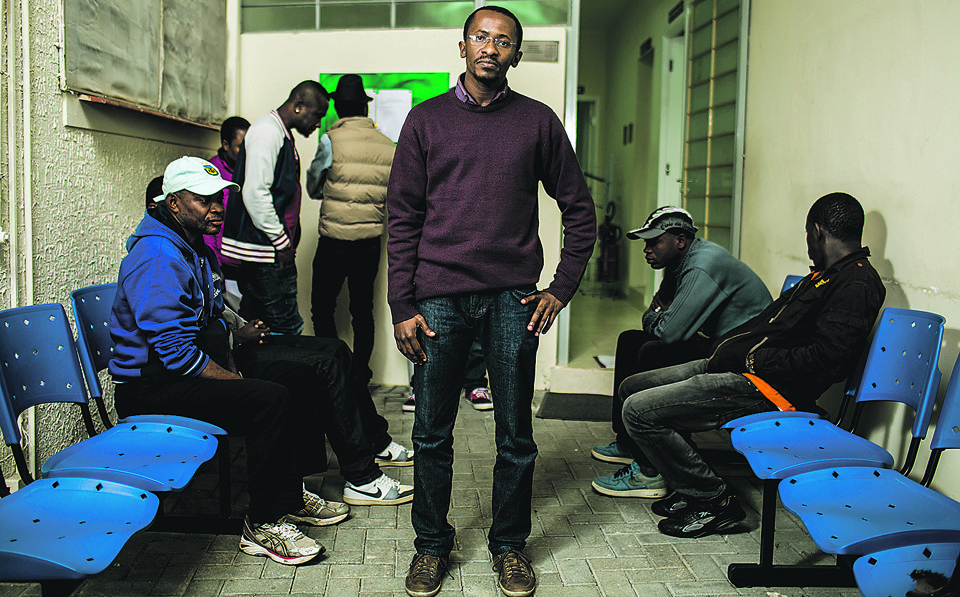 Haitianos começam a desistir do sonho brasileiro Padre Agler Cherizier, da Pastoral do Migrante - Regional Sul, viveu o boom da chegada dos migrantes e agora vê o fluxo minguar. | Brunno Covello/Gazeta do Povo