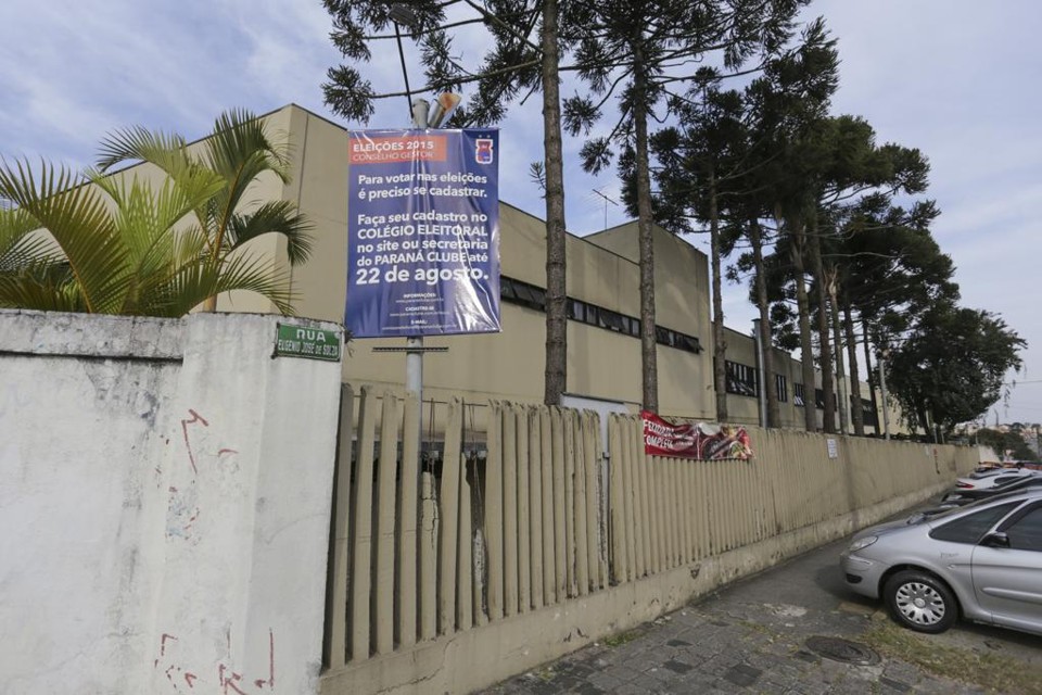 Em meio à decisão de entrar no Profut, clube vive processo eleitora. com bate-chapa. | Daniel Castellano/Gazeta do Povo