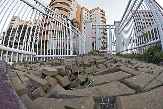Vila Pan-Americana chamada de Vila do Pan na Barra da Tijuca no Rio de Janeiro, que foi construída para os jogos Pan-Americana de 2007 e que está com problemas estruturais nas ruas de acesso da vila. | Albari Rosa/Gazeta do Povo
