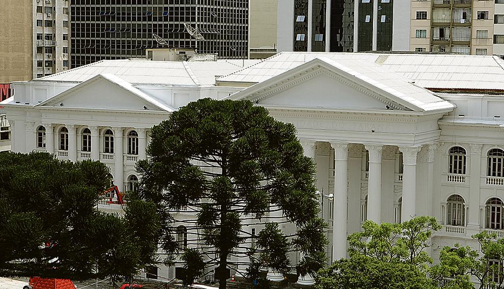 Prédio da UFPR na Praça Santos Andrade: investigações devem ser concluídas no próximo mês. | Henry Milleo/ Gazeta do Povo