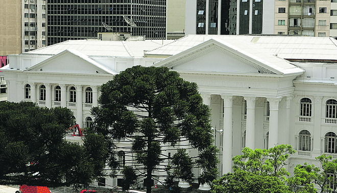 Prédio da UFPR na Praça Santos Andrade: investigações devem ser concluídas no próximo mês. | Henry Milleo/ Gazeta do Povo
