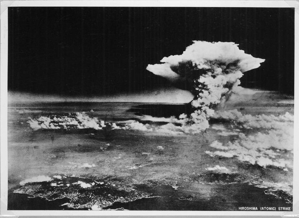 Bomba lançada sobre Hiroshima, seguida de outra em Nagasaki, tinha também o propósito de mostrar ao mundo o poderio bélico americano. | /Reuters