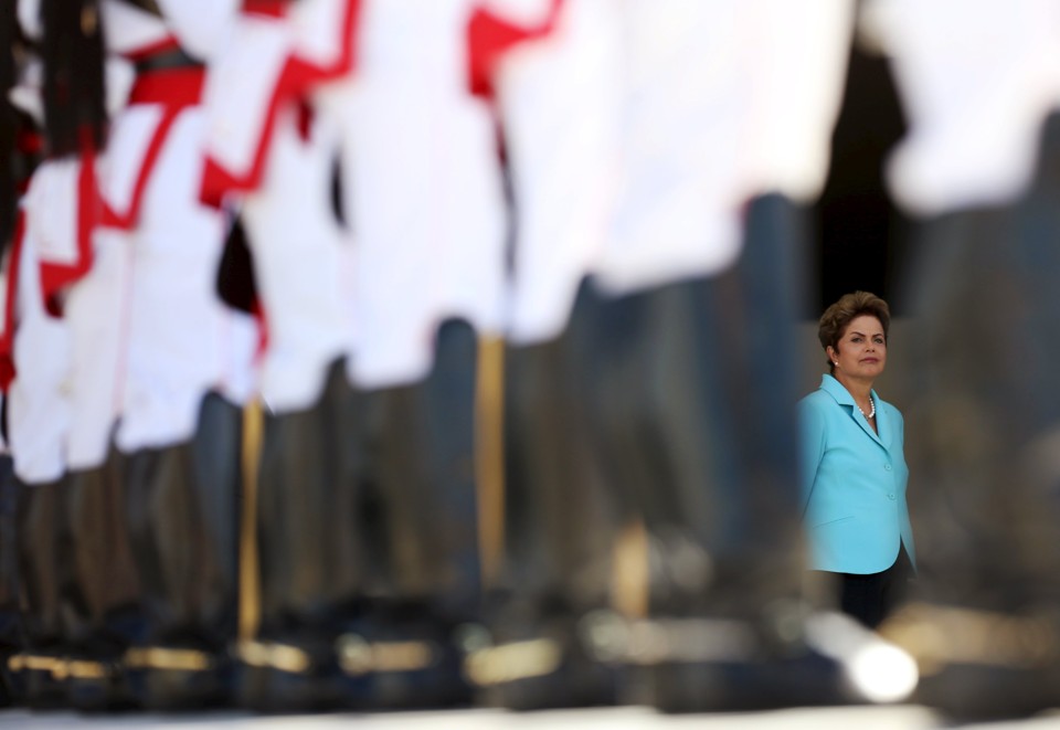 Presidente Dilma durante cerimônia no Planalto: oposição volta à carga. | Stringer/Reuters