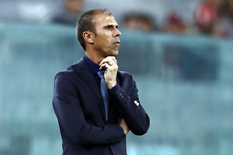 Técnico Milton Mendes terá de mexer na formação do Rubro-Negro para encarar o Goiás. | Albari Rosa/Gazeta do Povo